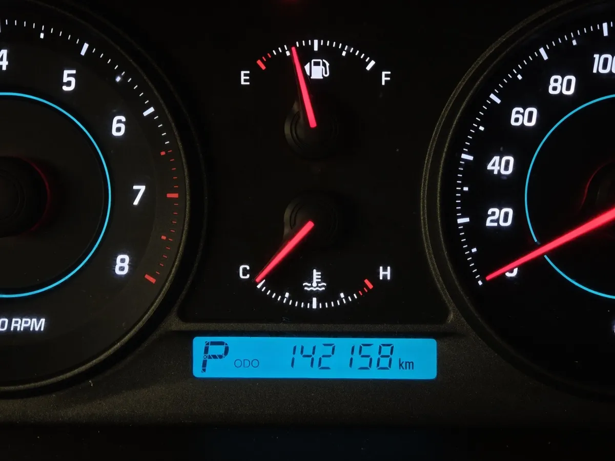 Chevrolet Captiva 2.4 AT (5 мест) (167 л.с.) LT Серебристый в АВИЛОН. Слайд №18