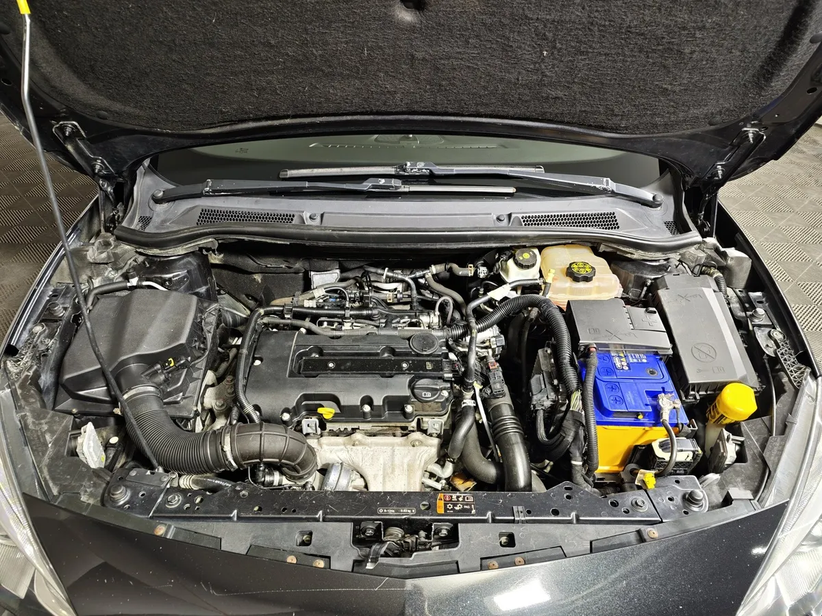 Opel Astra 1.4 Turbo AT (140 л.с.) Enjoy Черный в АВИЛОН. Слайд №11