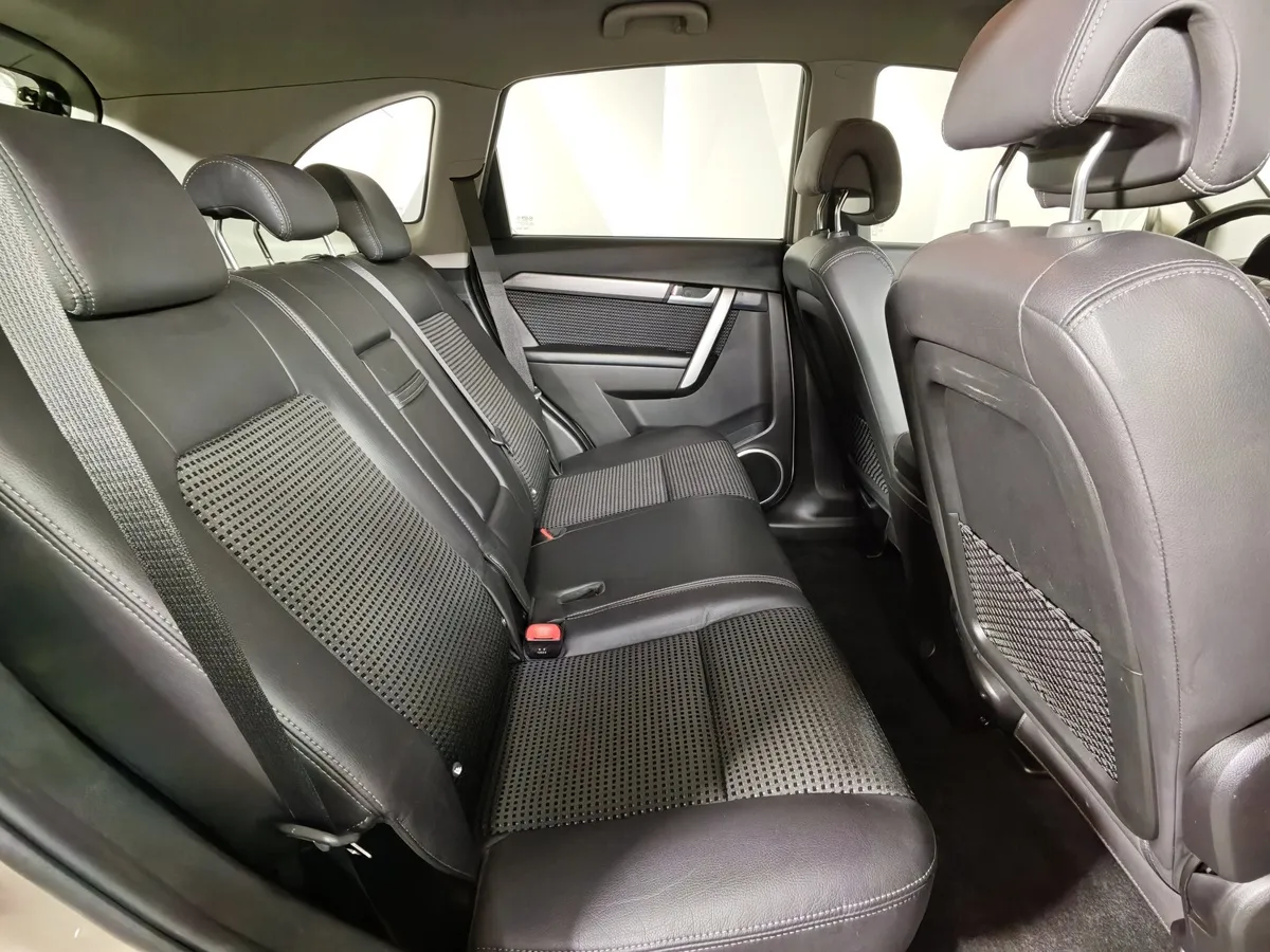 Chevrolet Captiva 2.4 AT (5 мест) (167 л.с.) LT Серебристый в АВИЛОН. Слайд №16