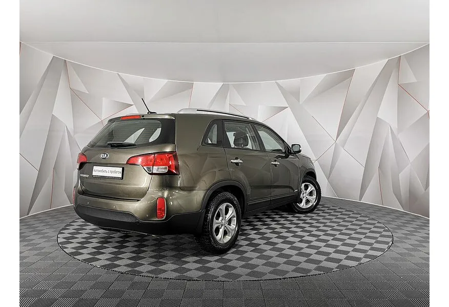 Kia Sorento 2.4 AT 4WD (175 л.с.) Luxe Бежевый в АВИЛОН. Слайд №2