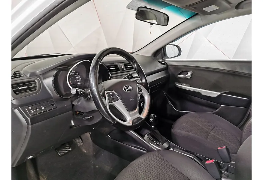 Kia Rio 1.6 AT (123 л.с.) Белый в АВИЛОН. Слайд №19