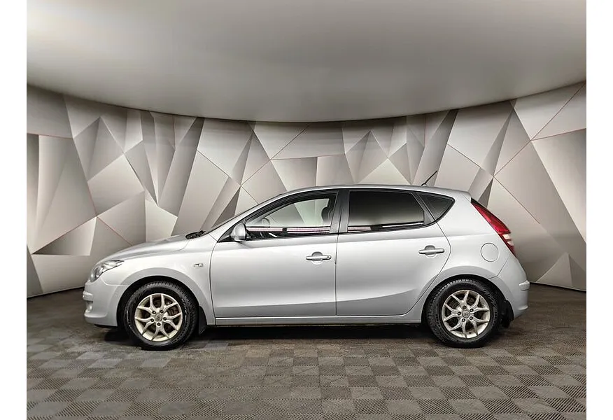 Hyundai i30 1.6 MT (122 л.с.) Серебристый в АВИЛОН. Слайд №5