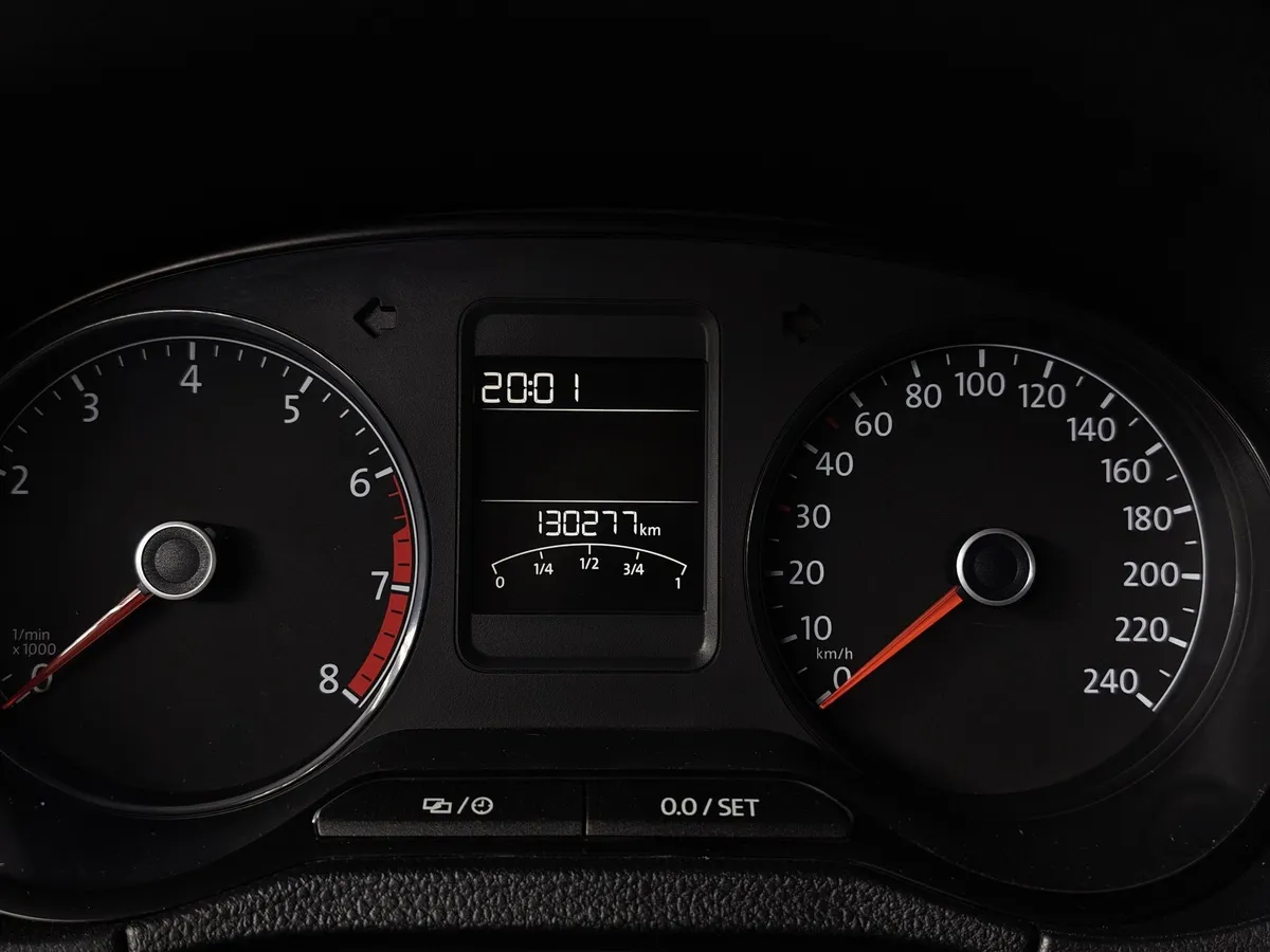 Volkswagen Polo 1.6 MT (105 л.с.) Trendline Серебристый в АВИЛОН. Слайд №17