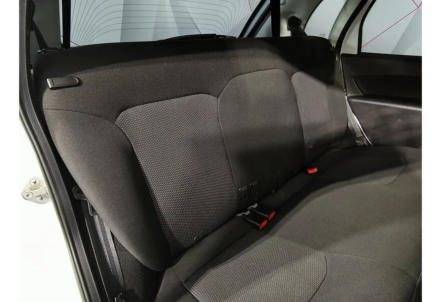 ВАЗ (Lada) Granta 1.6 MT 16кл (106 л.с.) Белый в АВИЛОН. Слайд №16