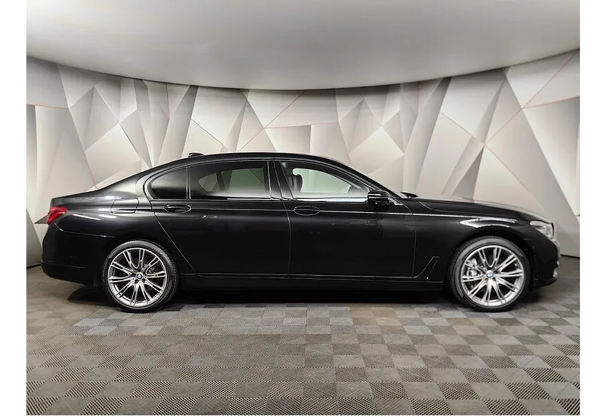 BMW 7 серия 740Ld xDrive AT (320 л.с.) Pure Excellence Черный в АВИЛОН. Слайд №3
