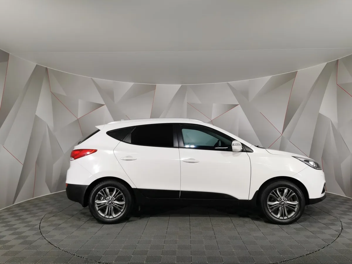 Hyundai ix35 2.0 AT 4WD (150 л.с.) Travel Белый в АВИЛОН. Слайд №6
