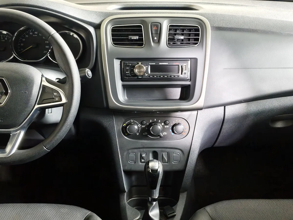 Renault Sandero 1.6 AT (102 л.с.) Белый в АВИЛОН. Слайд №15