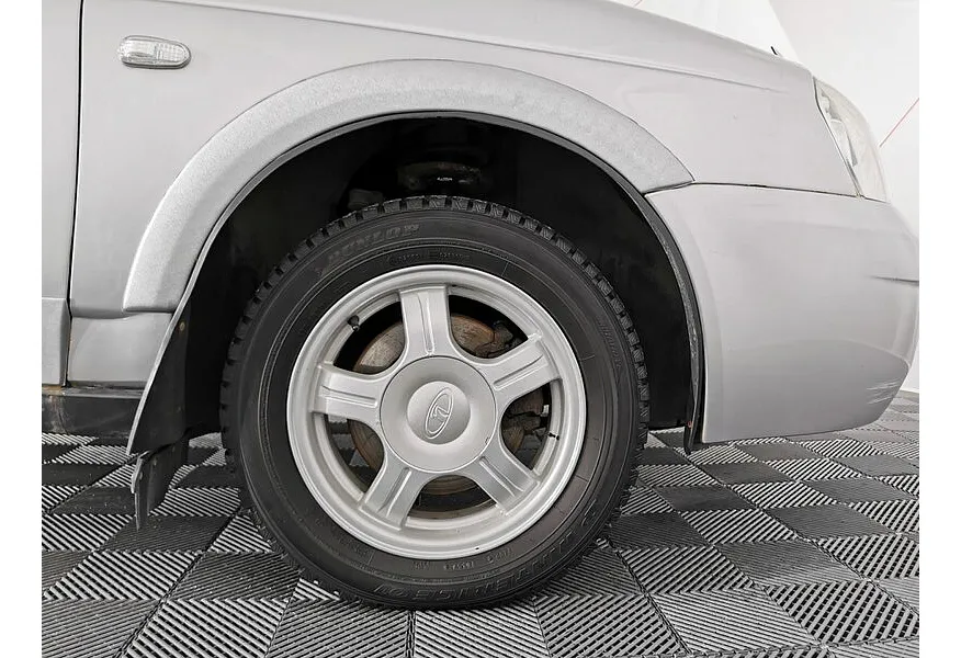 ВАЗ (Lada) Priora 1.6 MT 16 кл (Евро-4) (98 л.с.) Серебристый в АВИЛОН. Слайд №9