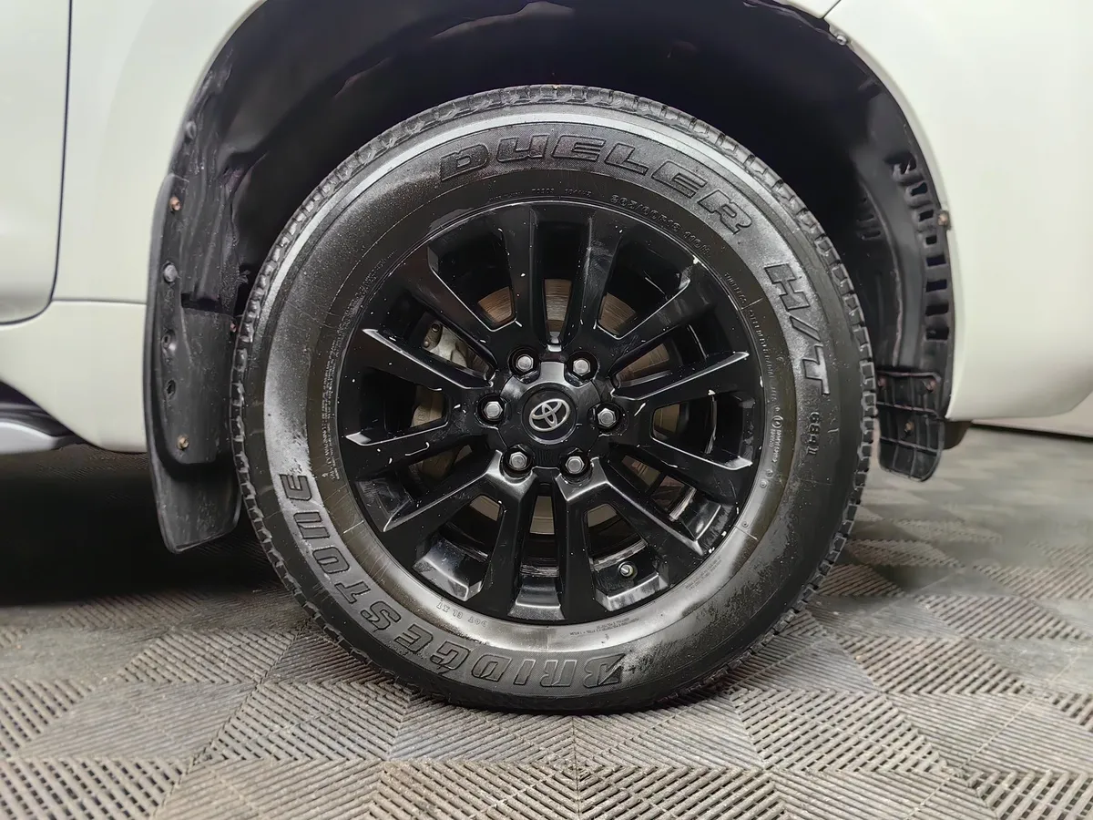 Toyota Land Cruiser Prado 2.8D AT AWD (200 л.с.) Black Vision в АВИЛОН. Слайд №9