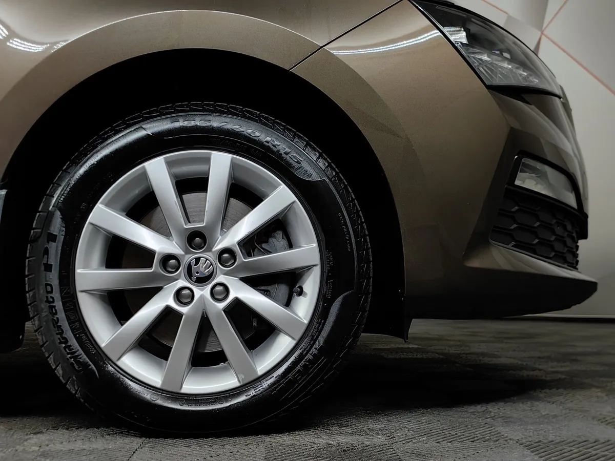 Skoda Rapid 1.6 AT (110 л.с.) Белый в АВИЛОН. Слайд №9