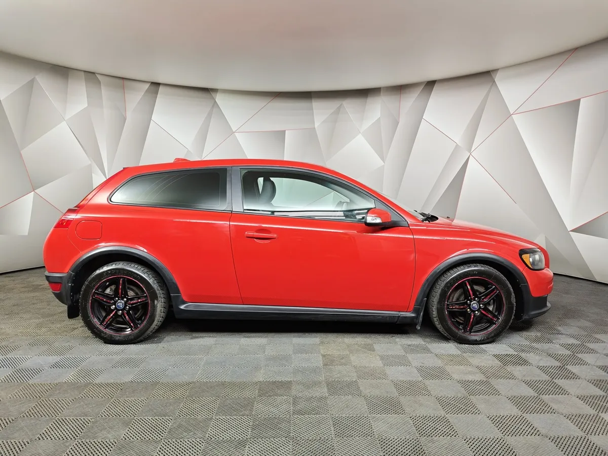 Volvo C30 1.6 MT (100 л.с.) Красный в АВИЛОН. Слайд №6