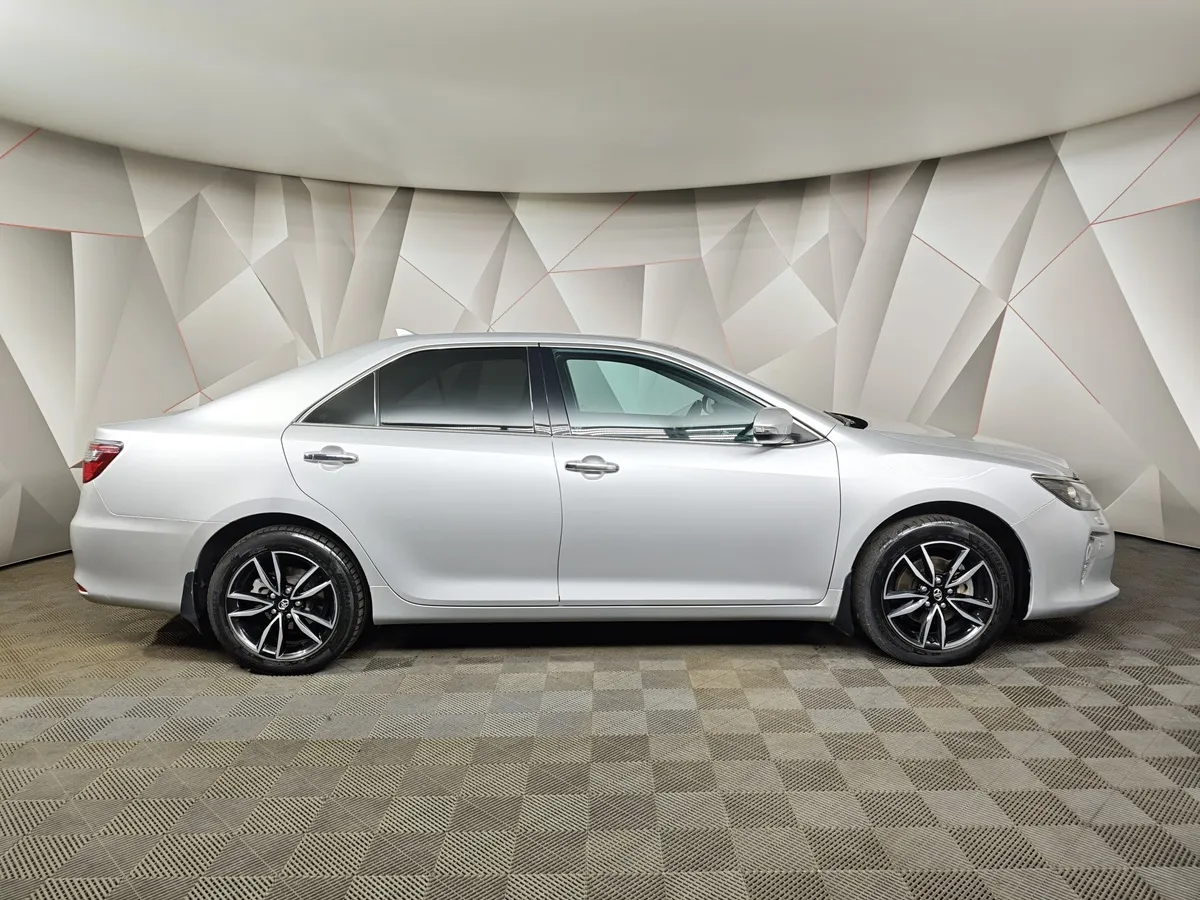 Toyota Camry 2.5 AT (181 л.с.) Классик Серебристый в АВИЛОН. Слайд №6