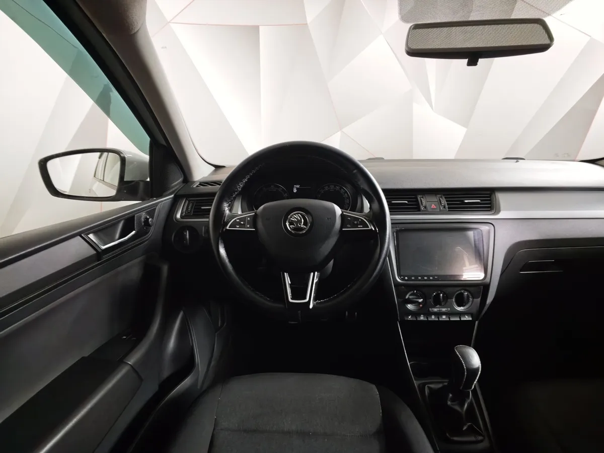 Skoda Rapid 1.6 MT (90 л.с.) Белый в АВИЛОН. Слайд №18