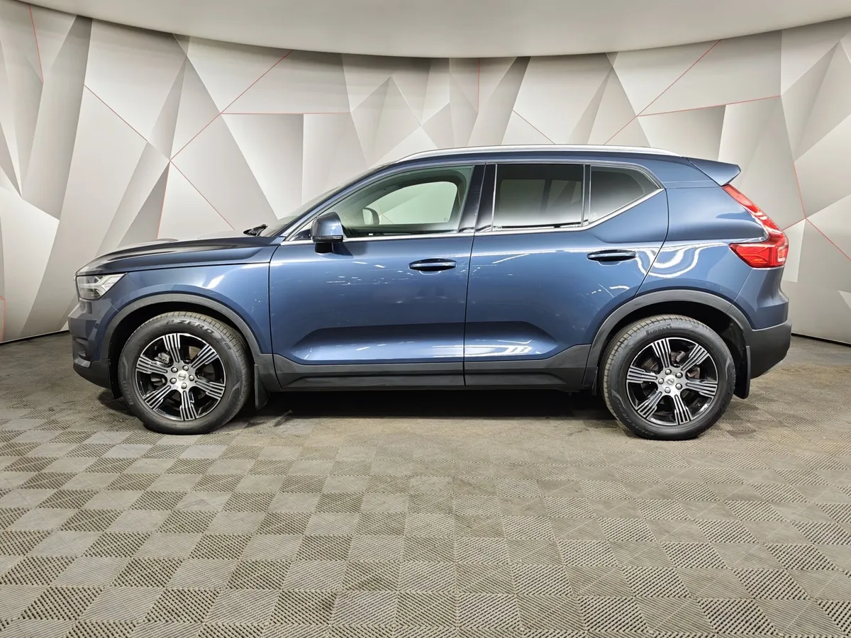 Volvo XC40 2.0 T4 Drive-E AT AWD (190 л.с.) Синий в АВИЛОН. Слайд №5