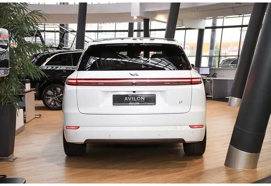 Li Auto L7 1.5 AT 4WD (449 л.с.) Ultra Белый в АВИЛОН. Слайд №2