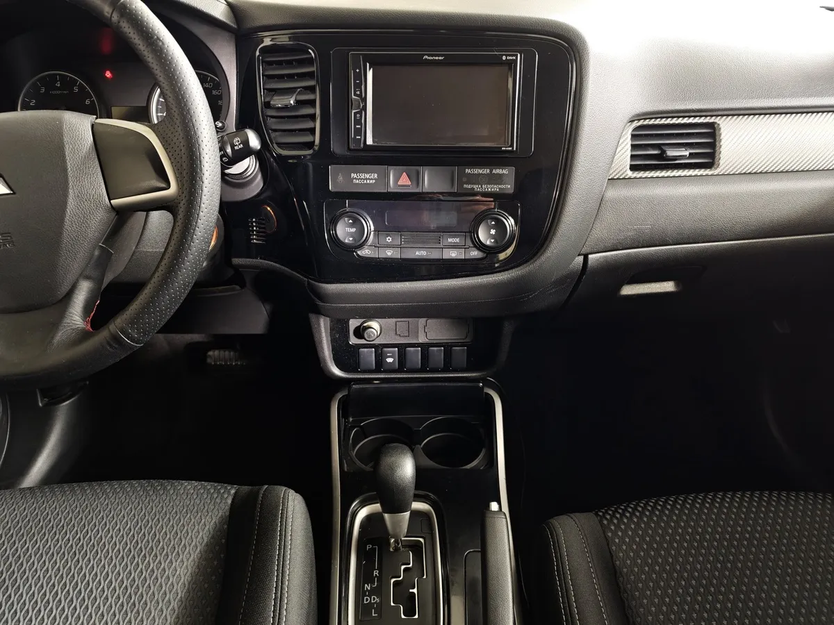 Mitsubishi Outlander 2.0 CVT (146 л.с.) Invite Белый в АВИЛОН. Слайд №15