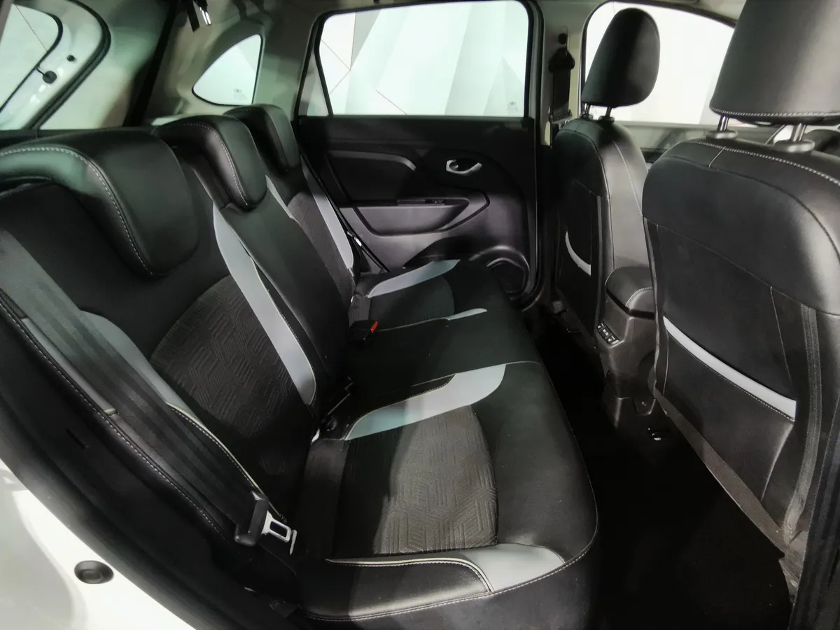 ВАЗ (Lada) XRAY Cross 1.6 CVT (113 л.с.) Белый в АВИЛОН. Слайд №15