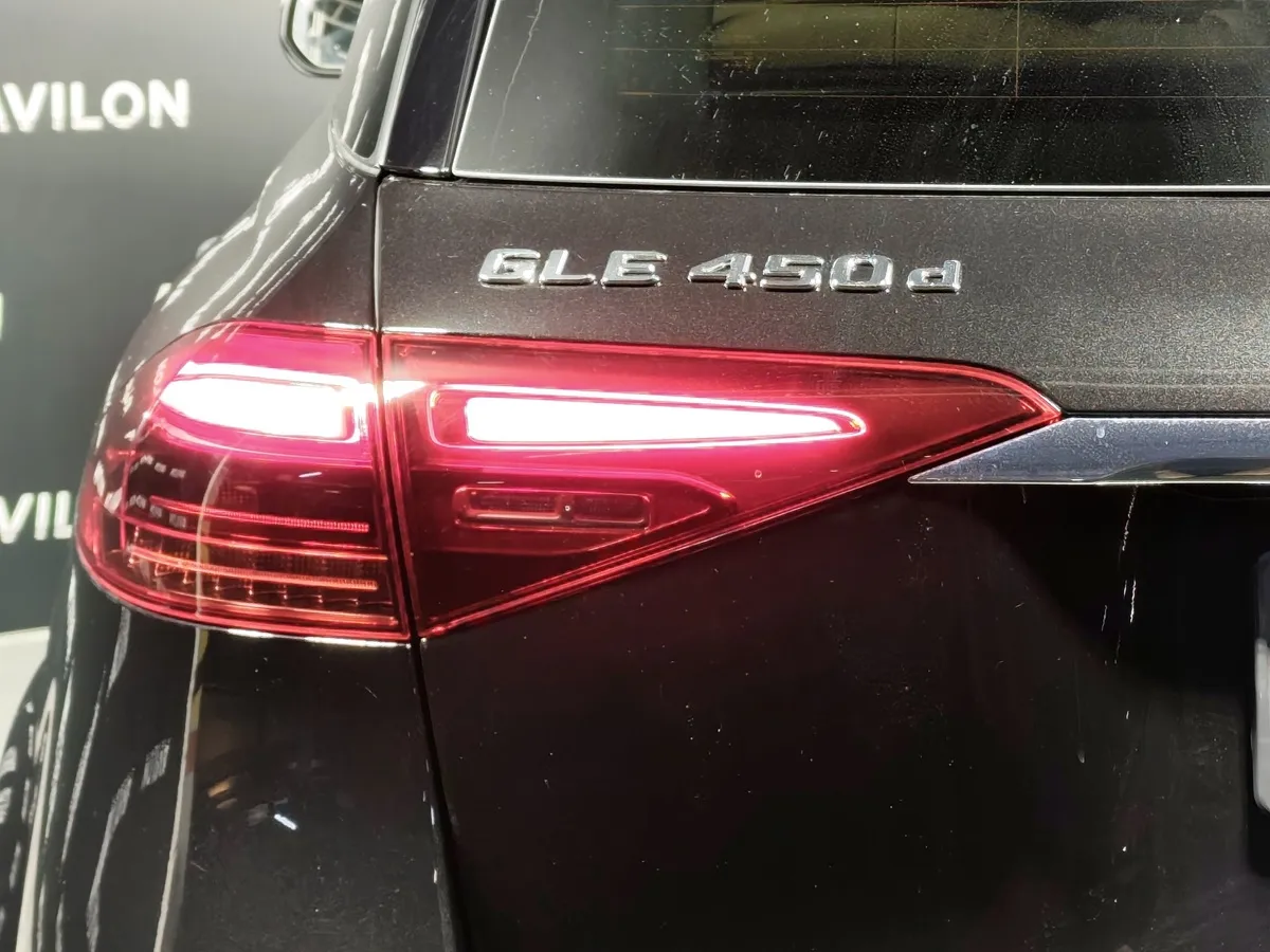 Mercedes-Benz GLE 450d 4MATIC 9G-TRONIC (367 л.с.) Черный в АВИЛОН. Слайд №16