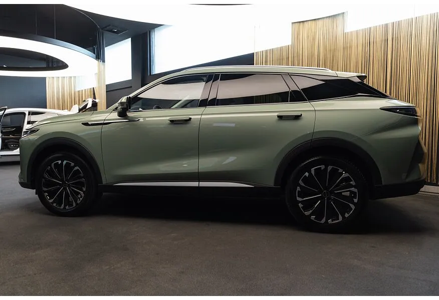 LIVE. Слайд №2