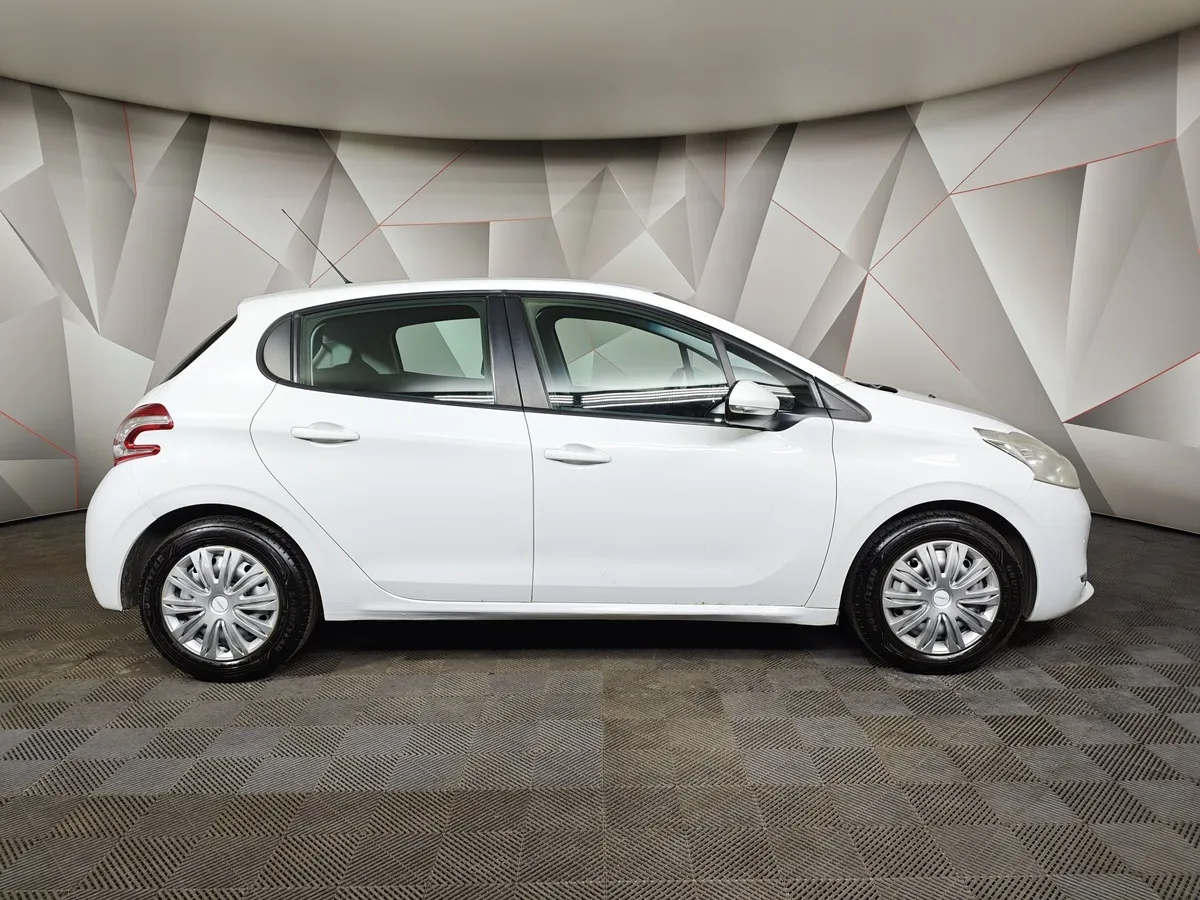 Peugeot 208 1.2 VTi MT (82 л.с.) Белый в АВИЛОН. Слайд №6