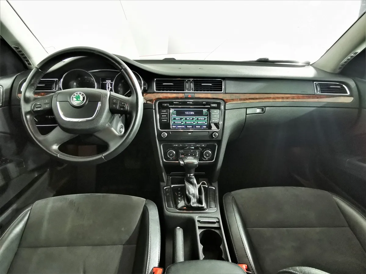 Skoda Superb 1.8 TSI DSG (152 л.с.) Белый в АВИЛОН. Слайд №13