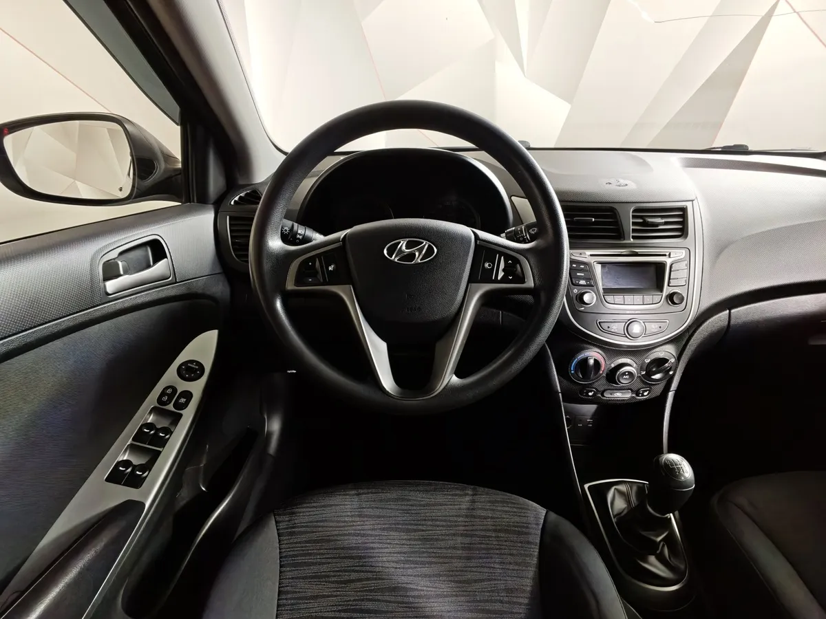 Hyundai Solaris 1.6 MT (123 л.с.) Comfort Черный в АВИЛОН. Слайд №20