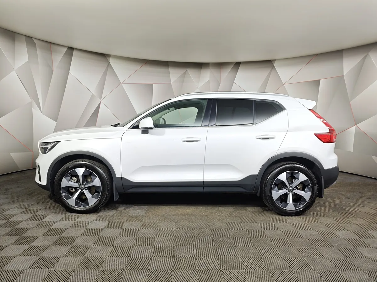 Volvo XC40 2.0 B4 AT AWD (190 л.с.) Deluxe Белый в АВИЛОН. Слайд №5
