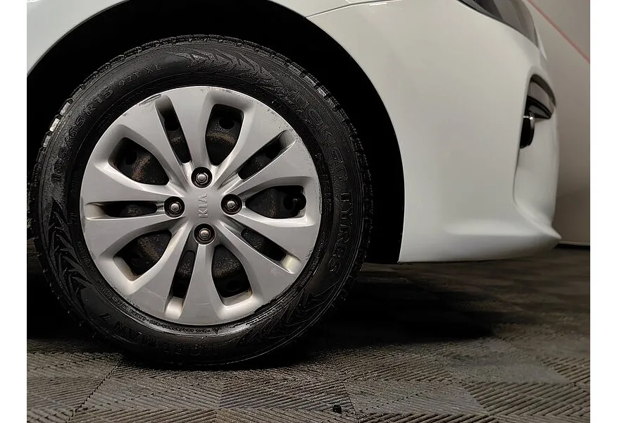 Kia Rio 1.6 AT (123 л.с.) Luxe Белый в АВИЛОН. Слайд №9