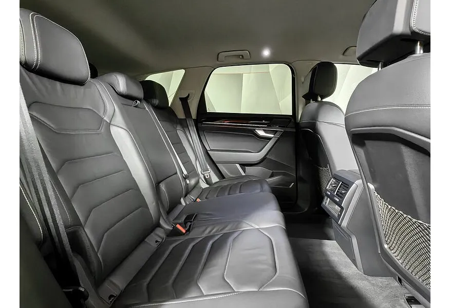 Volkswagen Touareg 2.0 TSI Tiptronic 4Motion (249 л.с.) Respect Черный в АВИЛОН. Слайд №16