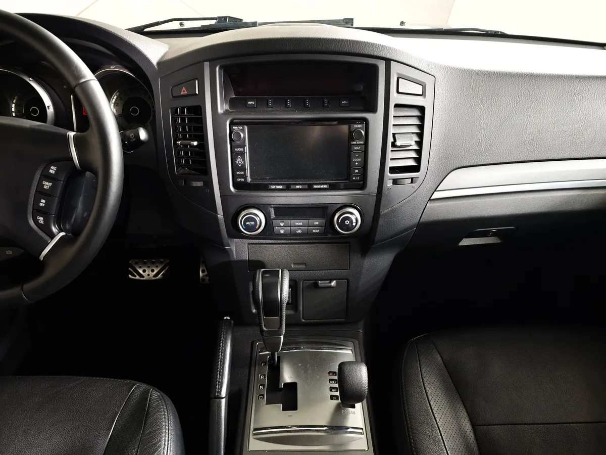 Mitsubishi Pajero 3.0 AT AWD (178 л.с.) Черный в АВИЛОН. Слайд №15