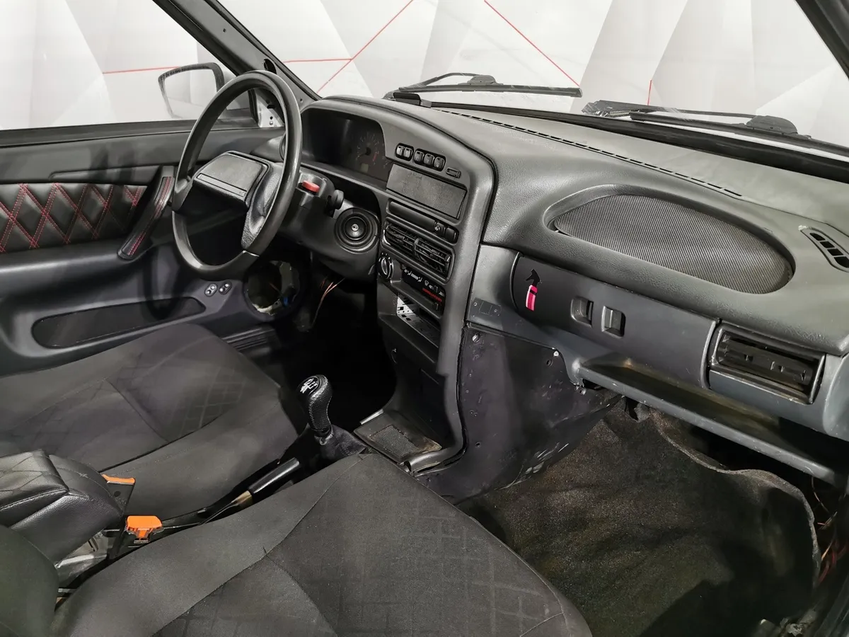 ВАЗ (Lada) 2115 1.6 MT 8 кл (Евро-3) (81 л.с.) Серебристый в АВИЛОН. Слайд №10