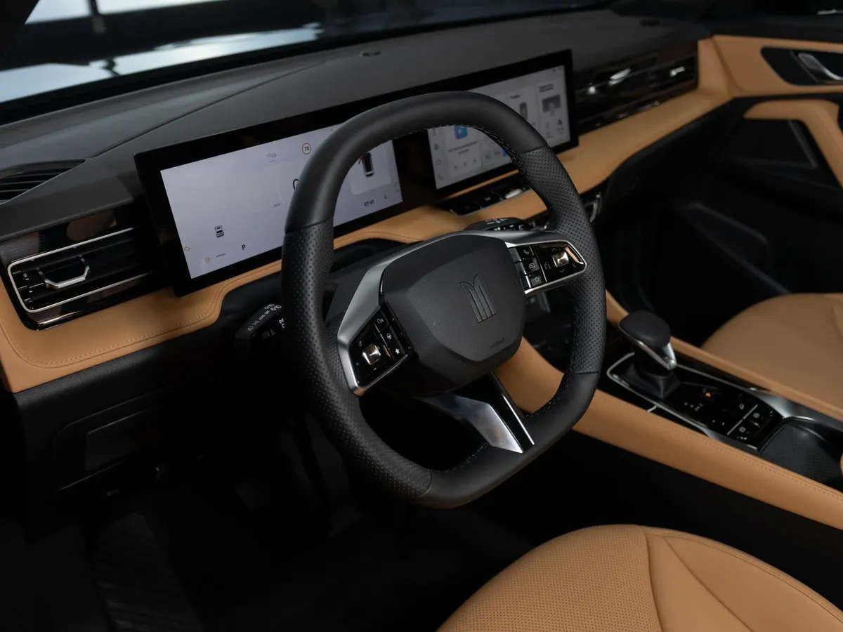 Москвич М70 1.5 DCT FWD (150 л.с.) Драйв Серый в АВИЛОН. Слайд №7