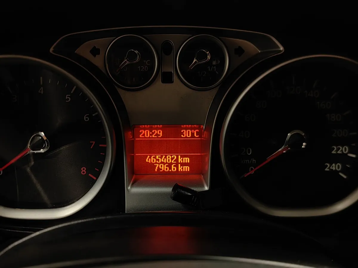 Ford Focus 1.6 MT (116 л.с.) Ghia Оранжевый в АВИЛОН. Слайд №14