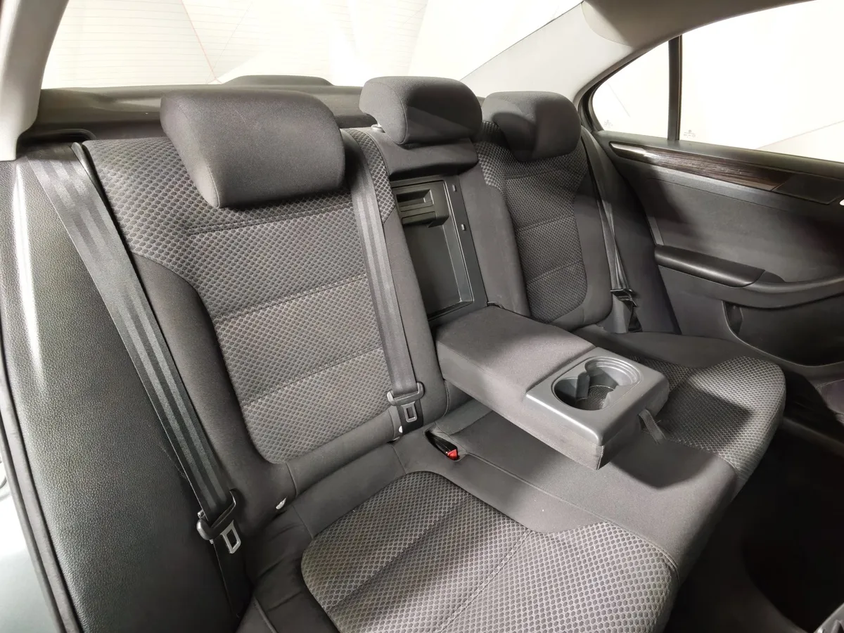 Volkswagen Jetta 1.6 AT (105 л.с.) Comfortline Серый в АВИЛОН. Слайд №16