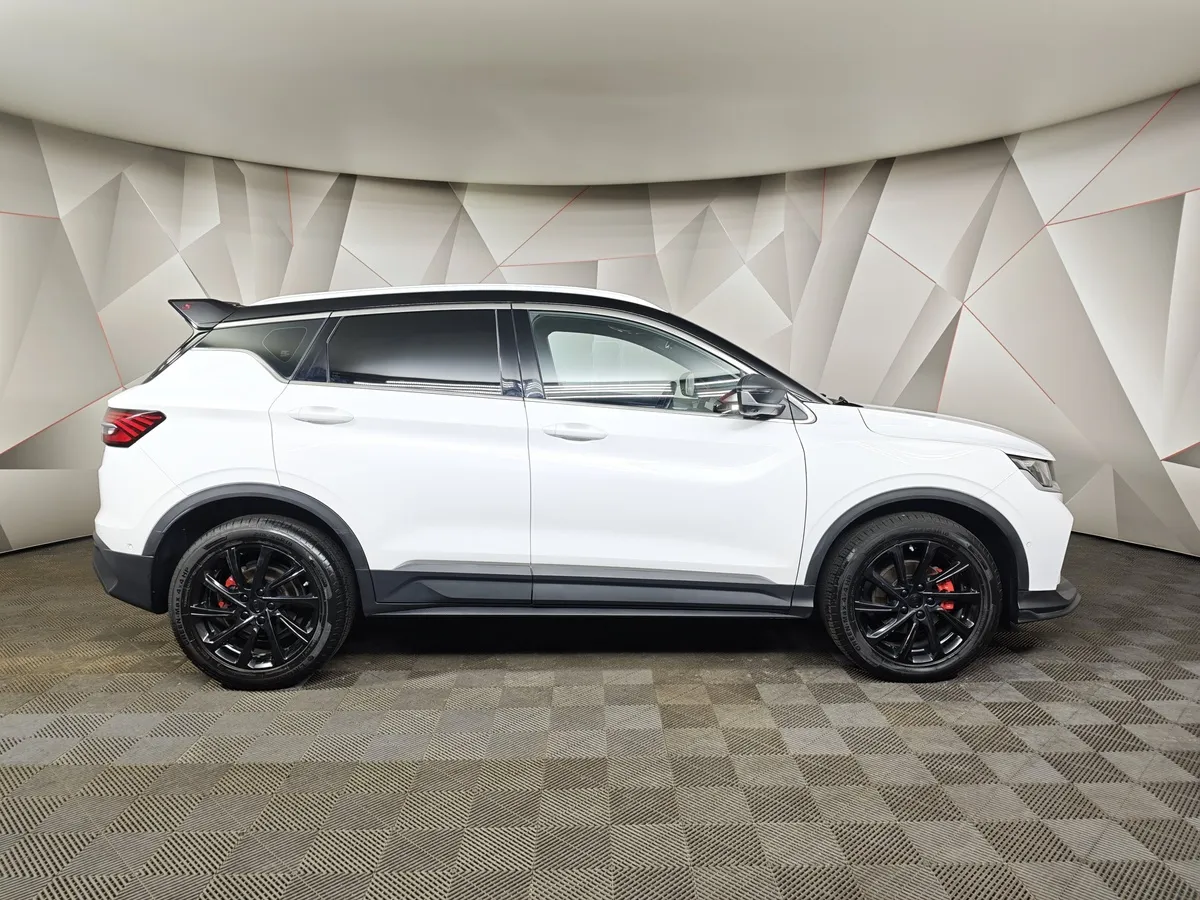 Geely Coolray 1.5T 7DCT 2WD (150 л.с.) Flagship Sport Белый в АВИЛОН. Слайд №6