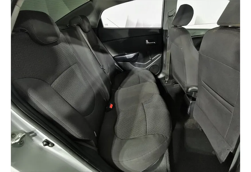 Kia Rio 1.4 MT (107 л.с.) Серебристый в АВИЛОН. Слайд №15