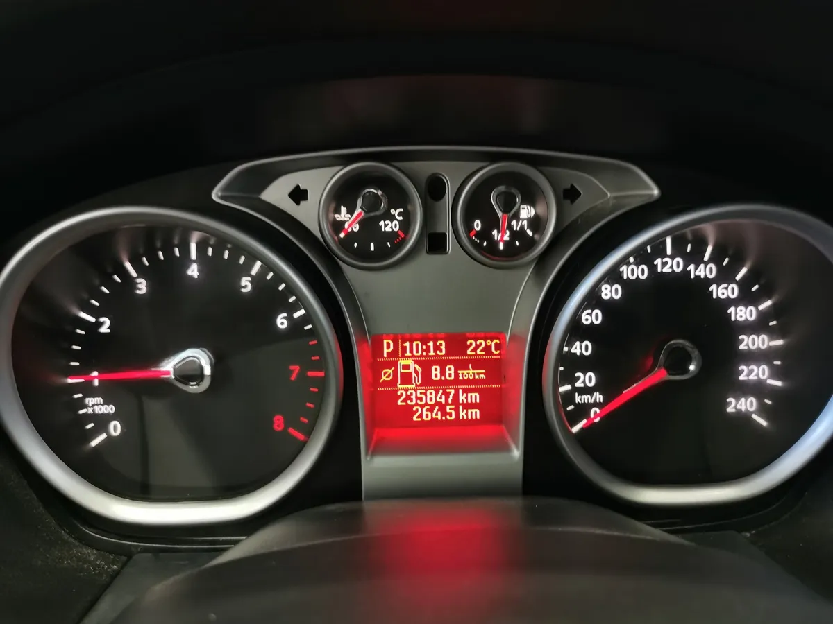 Ford Focus 1.6 AT (101 л.с.) Серебристый в АВИЛОН. Слайд №16