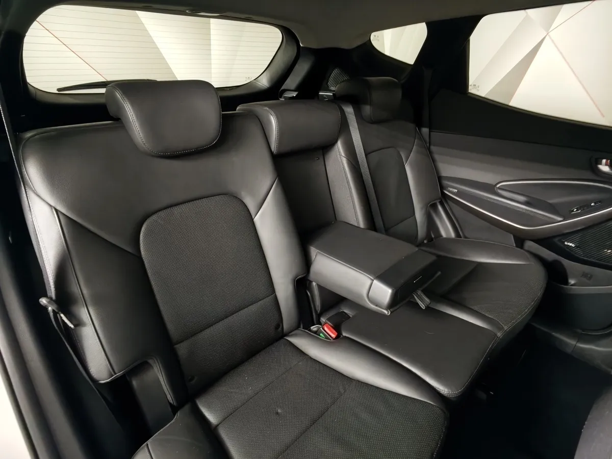 Hyundai Santa Fe 2.4 AT AWD (171 л.с.) Comfort Белый в АВИЛОН. Слайд №17