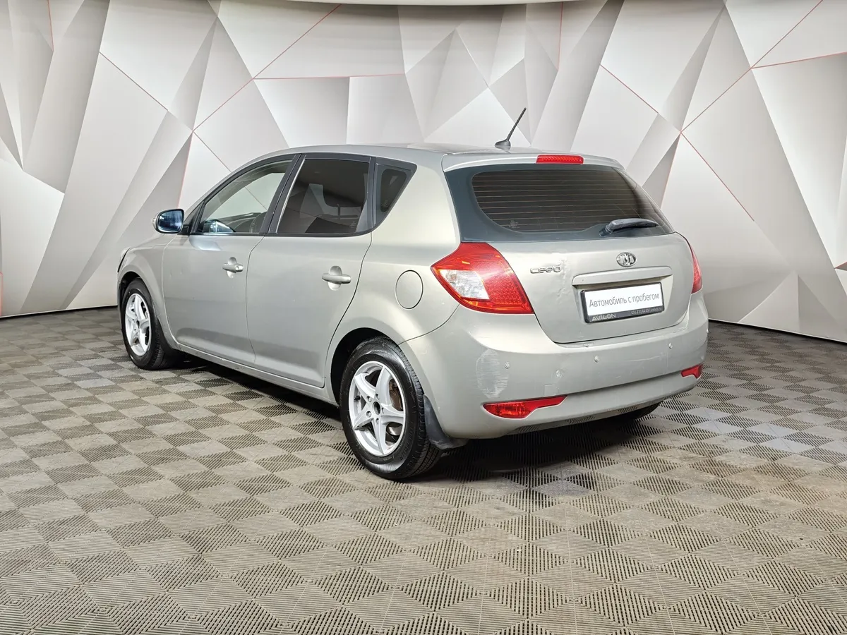 Kia Ceed 1.6 AT (122 л.с.) Серебристый в АВИЛОН. Слайд №4