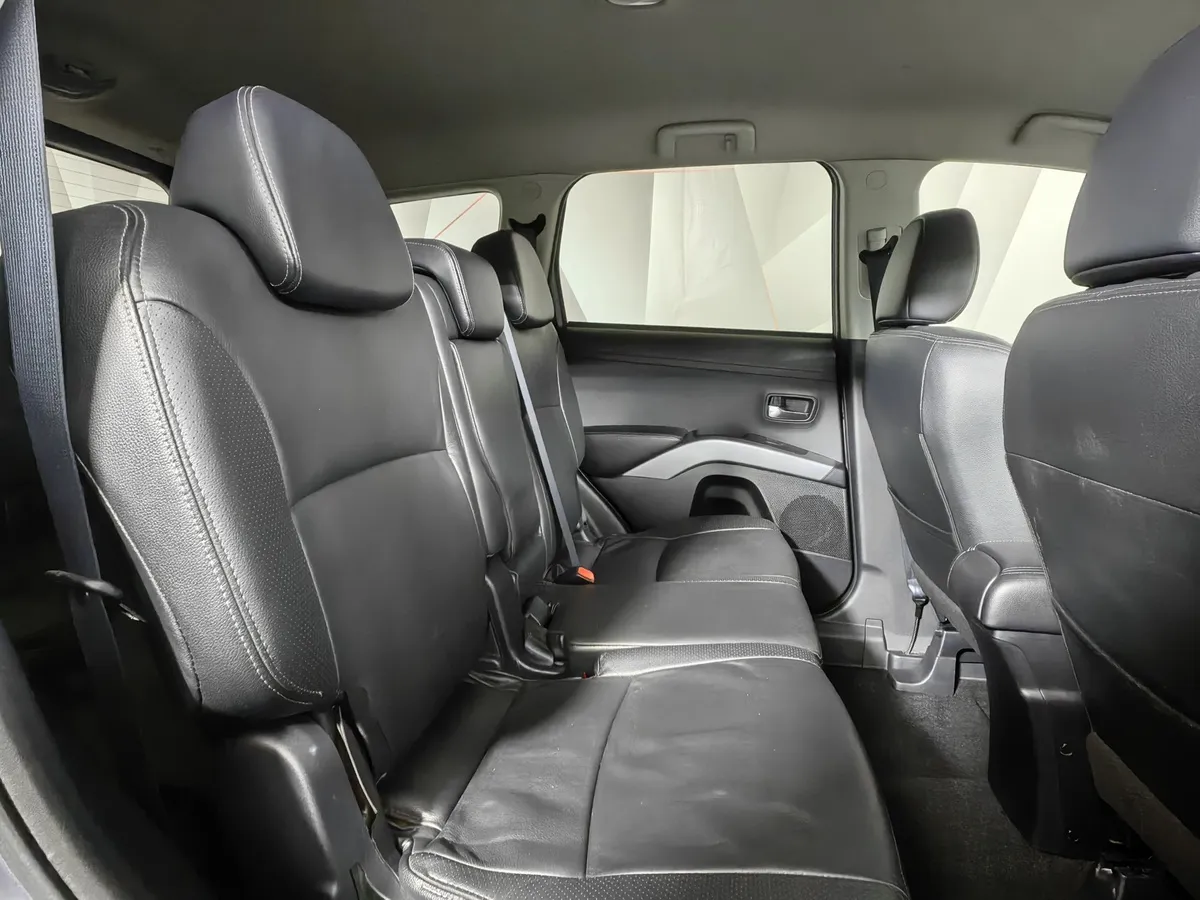 Mitsubishi Outlander 2.0 CVT 4WD (147 л.с.) Серый в АВИЛОН. Слайд №16