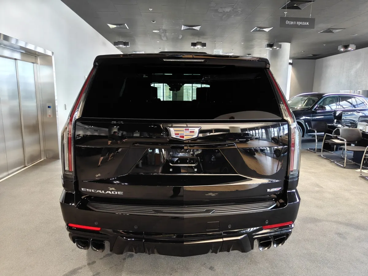 Cadillac Escalade V 6.2 AT 4WD (690 л.с.) V-series Черный в АВИЛОН. Слайд №8