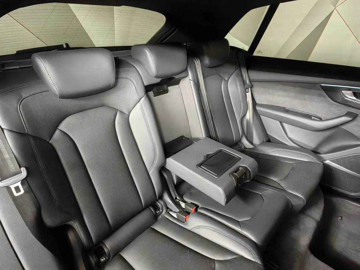 Audi Q8 55 TFSI Tiptronic quattro (340 л.с.) Синий в АВИЛОН. Слайд №16