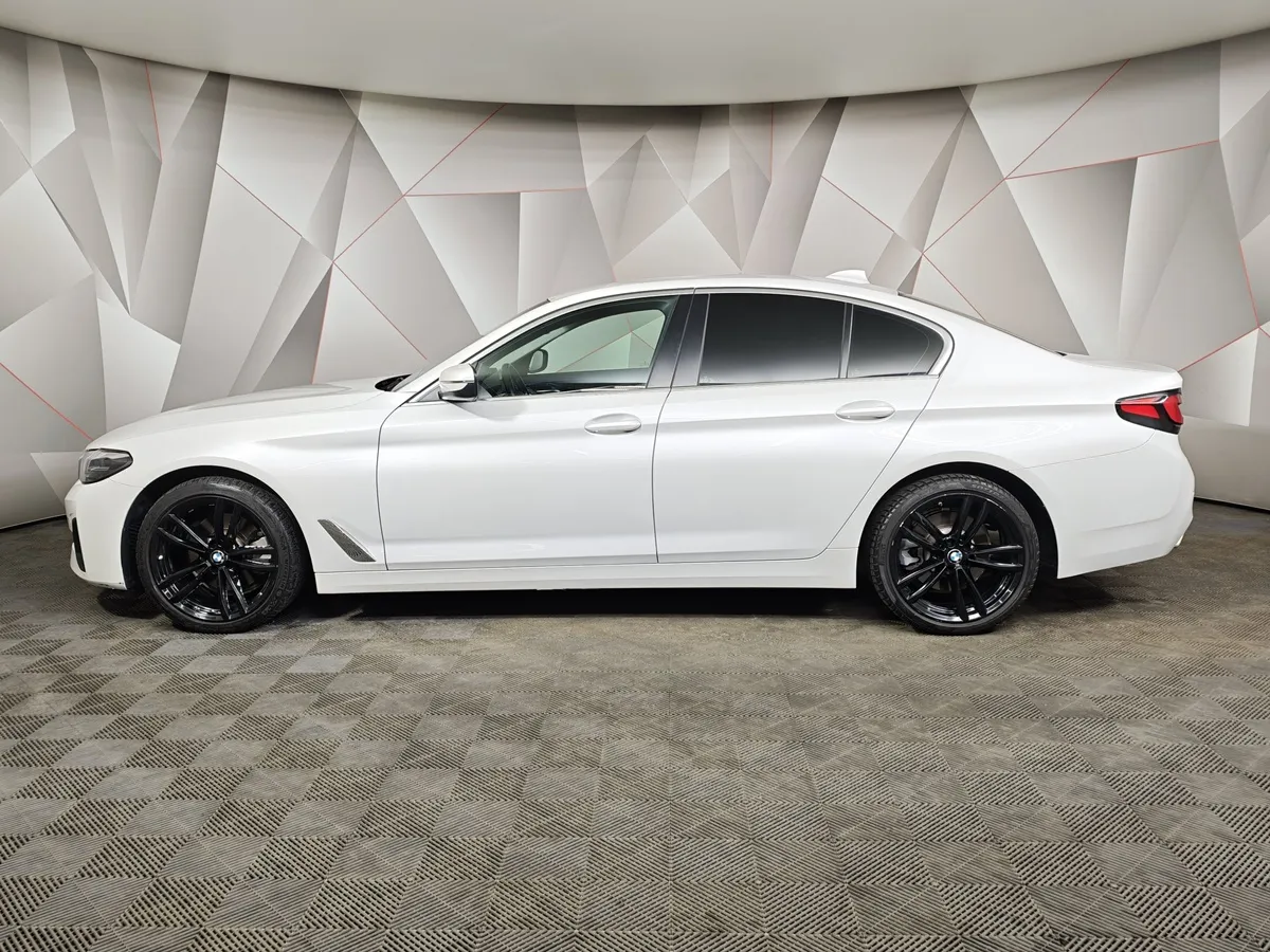 BMW 5 серия 520d xDrive Steptronic (190 л.с.) Base (Локальная сборка) Белый в АВИЛОН. Слайд №5
