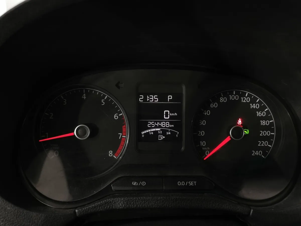 Volkswagen Polo 1.6 MPI AT (110 л.с.) Trendline Серый в АВИЛОН. Слайд №17