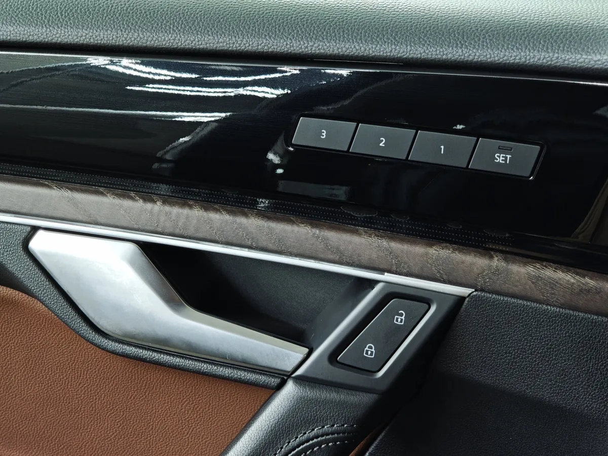 Volkswagen Touareg 2.0 TSI Tiptronic 4Motion (249 л.с.) Exclusive Коричневый в АВИЛОН. Слайд №20
