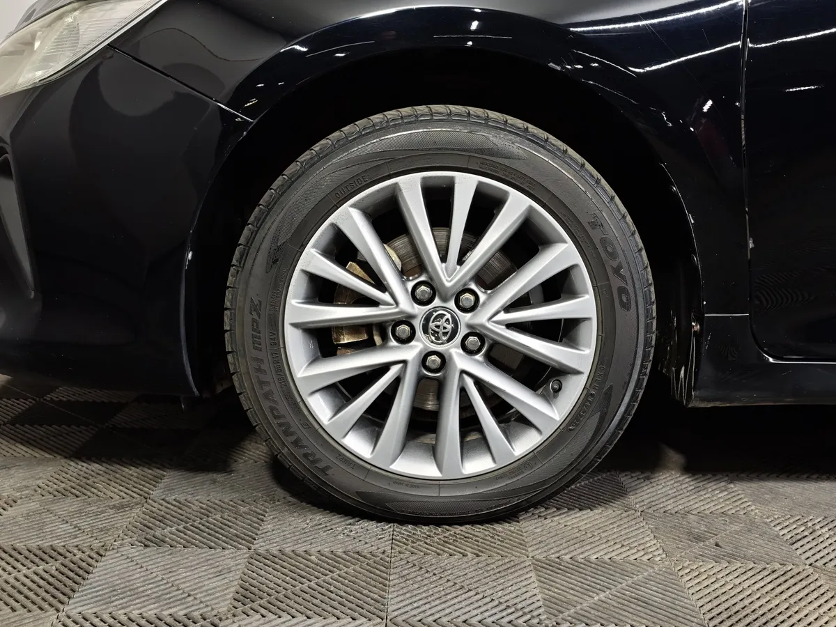 Toyota Camry 2.5 AT (181 л.с.) Черный в АВИЛОН. Слайд №9