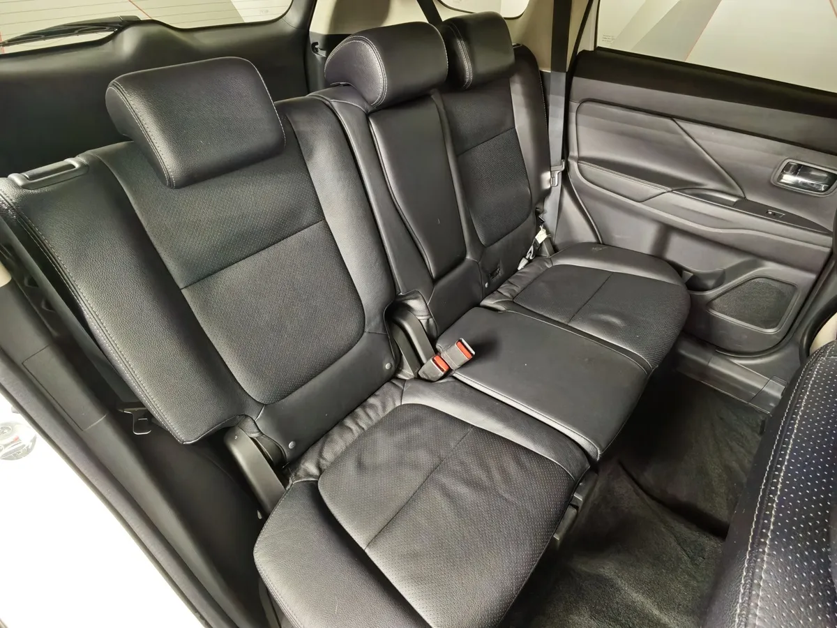 Mitsubishi Outlander 2.0 CVT 4WD (146 л.с.) Белый в АВИЛОН. Слайд №16