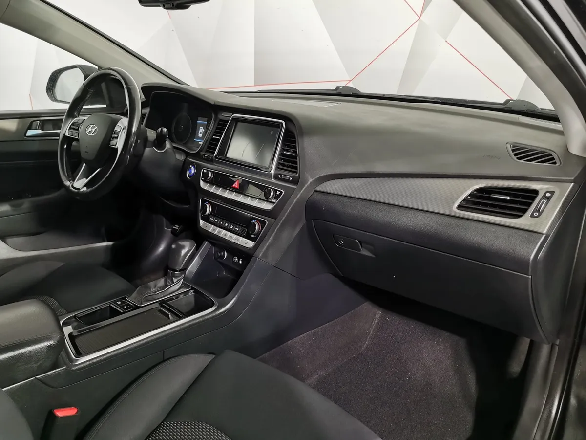 Hyundai Sonata 2.0 AT (150 л.с.) Primary Черный в АВИЛОН. Слайд №12