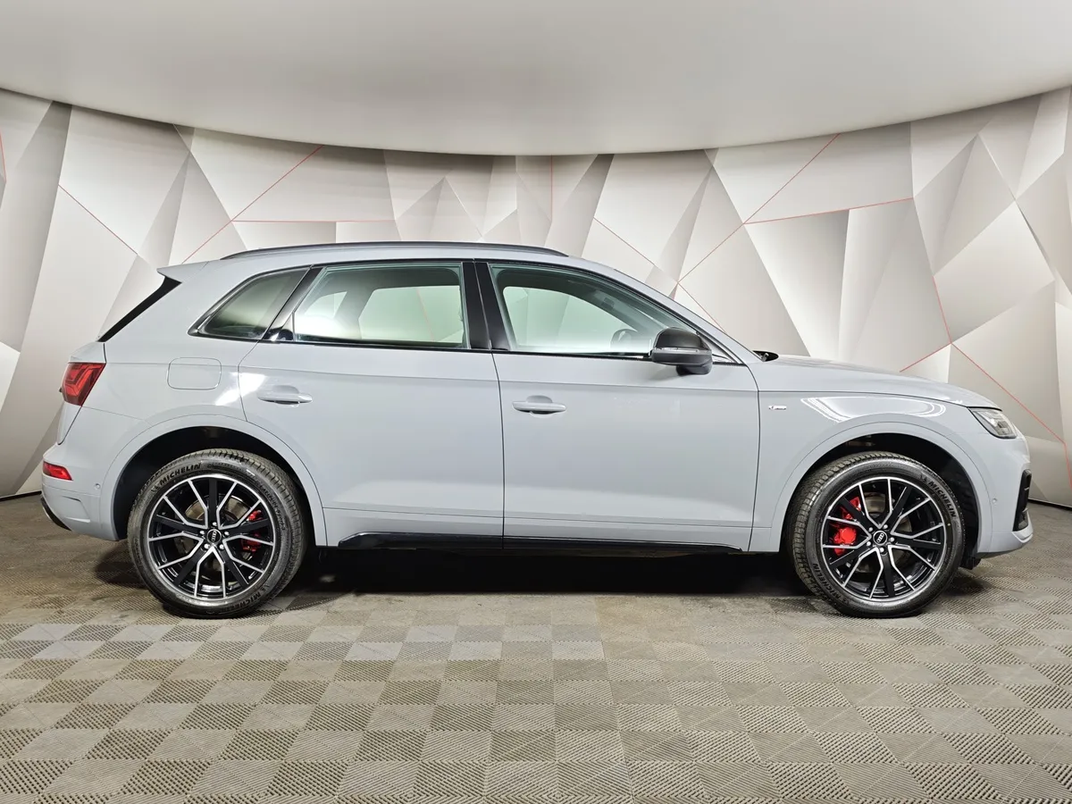 Audi Q5 L 2.0 TFSI S tronic quattro (245 л.с.) Luxury Dynamic Серый в АВИЛОН. Слайд №6