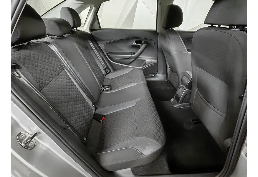 Volkswagen Polo 1.6 MPI AT (110 л.с.) Drive Серебристый в АВИЛОН. Слайд №15